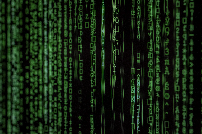 Consultas SQL exibidas em um editor de tela escura